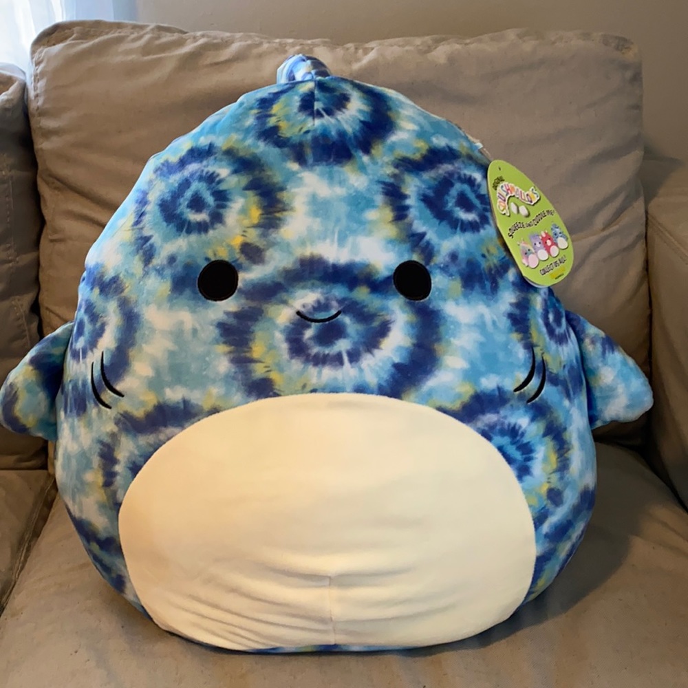 16 in Luther the tie-dye shark